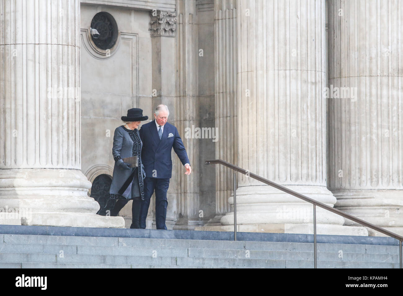 London, Großbritannien. 14. Dez 2014. Die Prince Charles Herzog von Cornwall und Camilla, Herzogin von Cornwall urlaub Saint Paul's Cathedral am Ende der nationalen Gedenkfeier zu Ehren der Opfer der Grenfell Turm Brandkatastrophe in West London am 14. Juni 2017. Credit: Amer ghazzal/Alamy leben Nachrichten Stockfoto