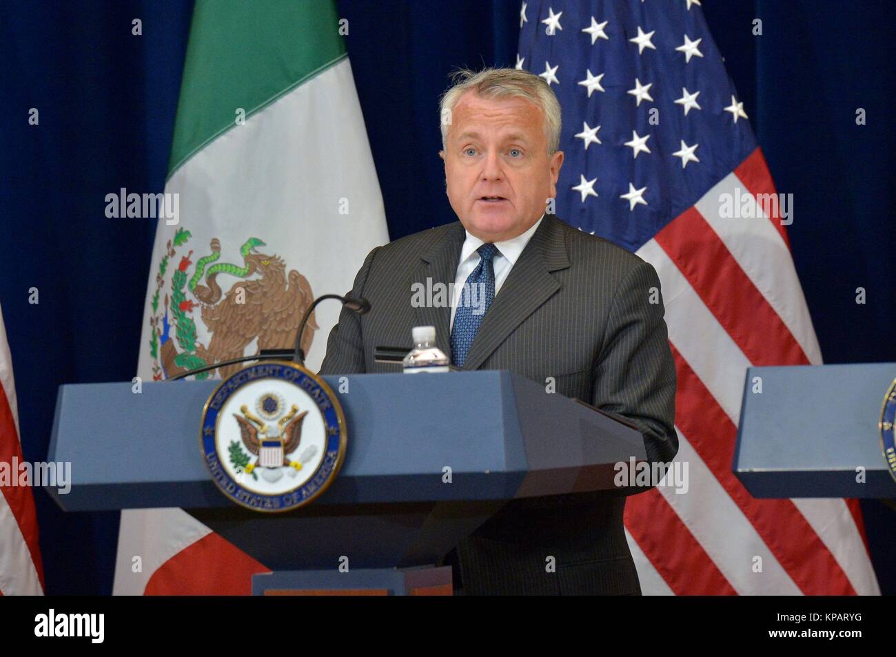 Washington DC, USA. 14 Dez, 2017. Us-Staatssekretär John Sullivan liefert Erläuterungen an der zweiten USA-Mexiko strategischen Dialog über die transnationalen kriminellen Organisationen auf das State Department am 14. Dezember 2017 in Washington, D.C. Credit: Planetpix/Alamy leben Nachrichten Stockfoto