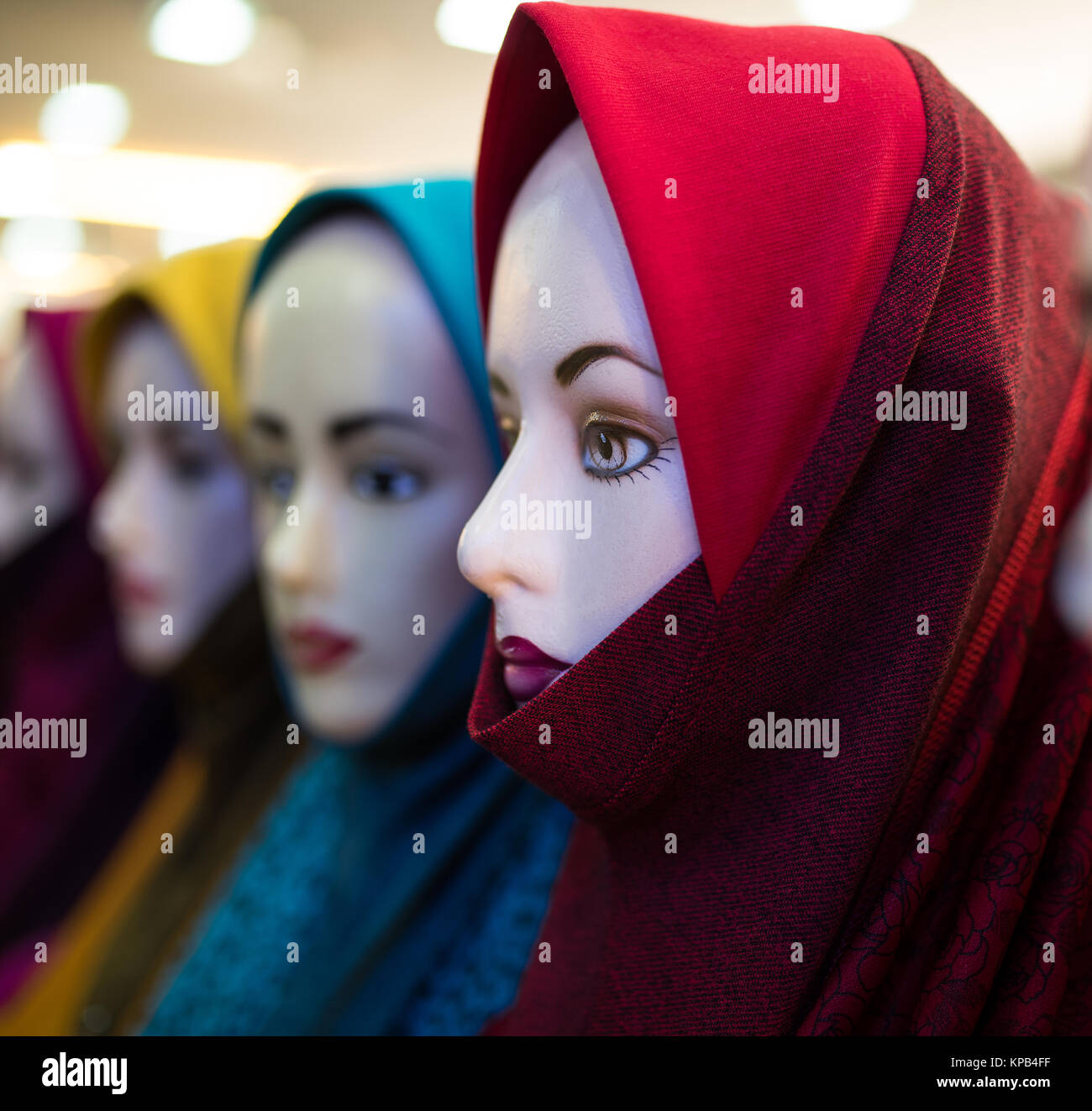 Islamische bunten Kopftuch showcase Modelle Stockfoto
