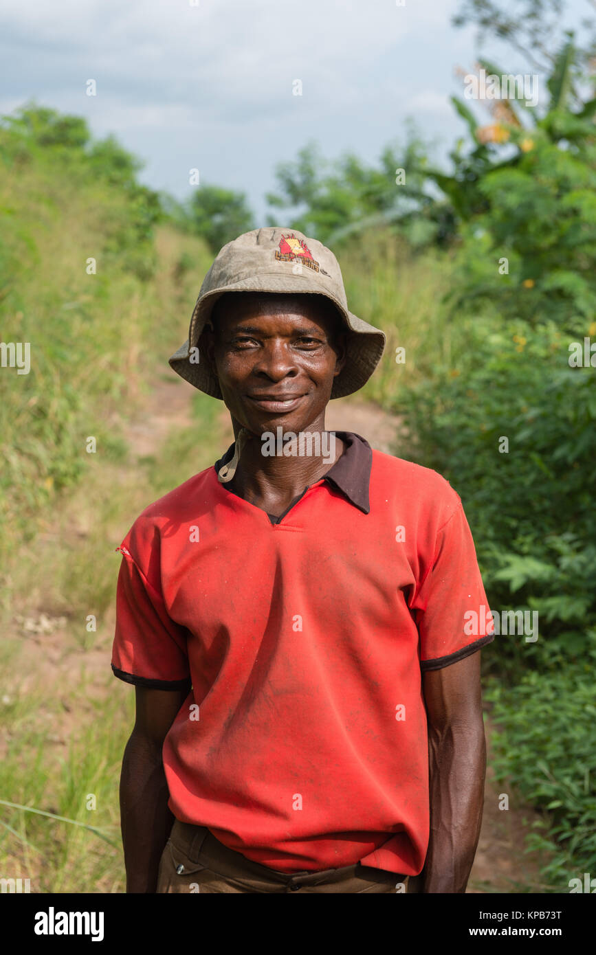 Porträt eines Mannes, Landarbeiter in die Felder, Dorf in der Nähe von Mafi-Kumase, Volta Region, Ghana, Afrika Stockfoto