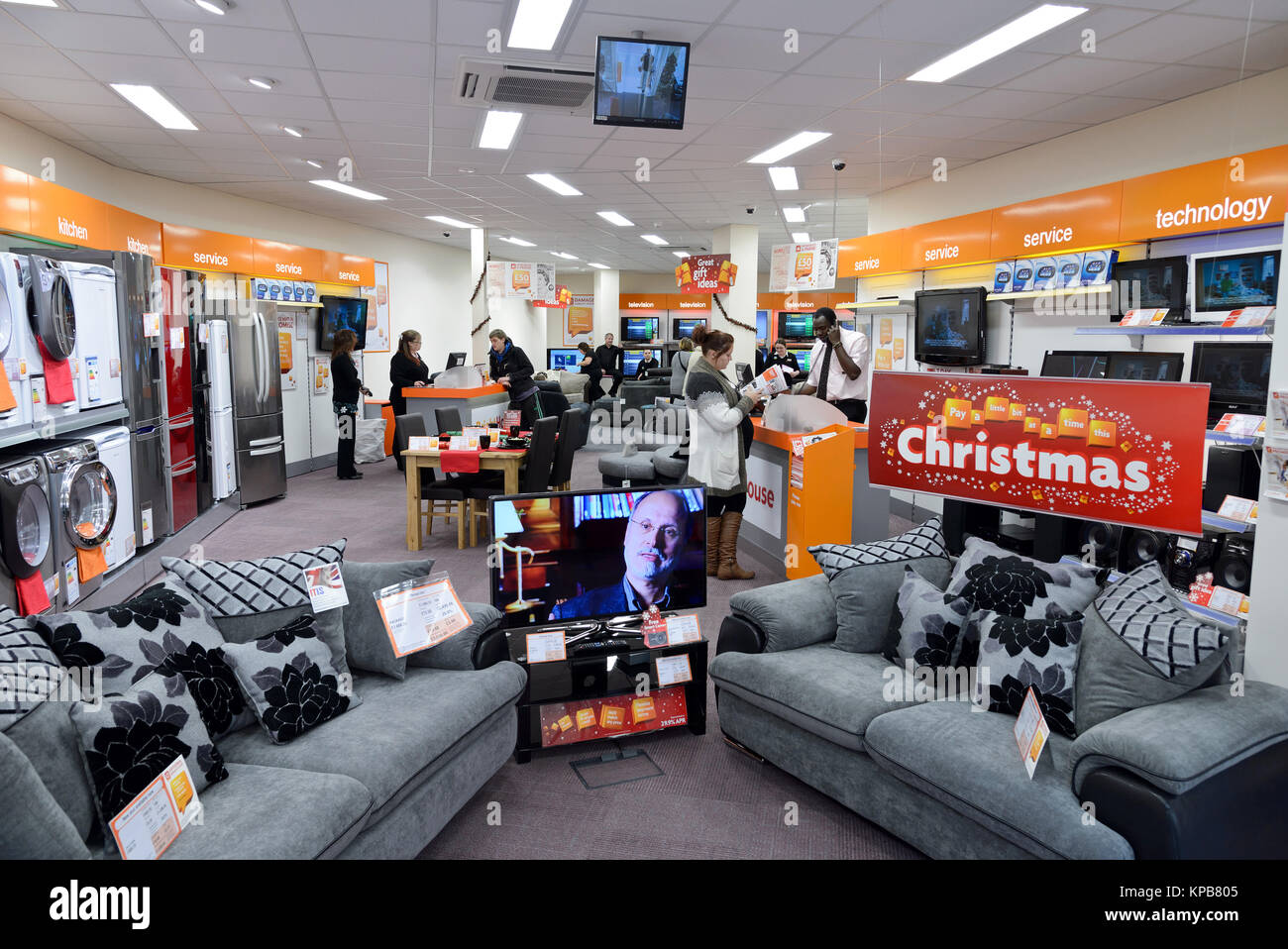 Eröffnung eines BrightHouse Store in Cheltenham, England, Großbritannien. Die Miete für den eigenen Riesen ist mit 2400 gefährdeten Arbeitsplätzen kurz vor dem Zusammenbruch. Stockfoto