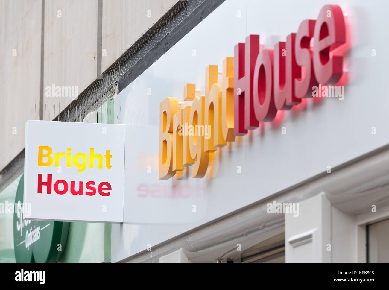 Eröffnung eines BrightHouse Store in Cheltenham, England, Großbritannien. Die Miete für den eigenen Riesen ist mit 2400 gefährdeten Arbeitsplätzen kurz vor dem Zusammenbruch. Stockfoto
