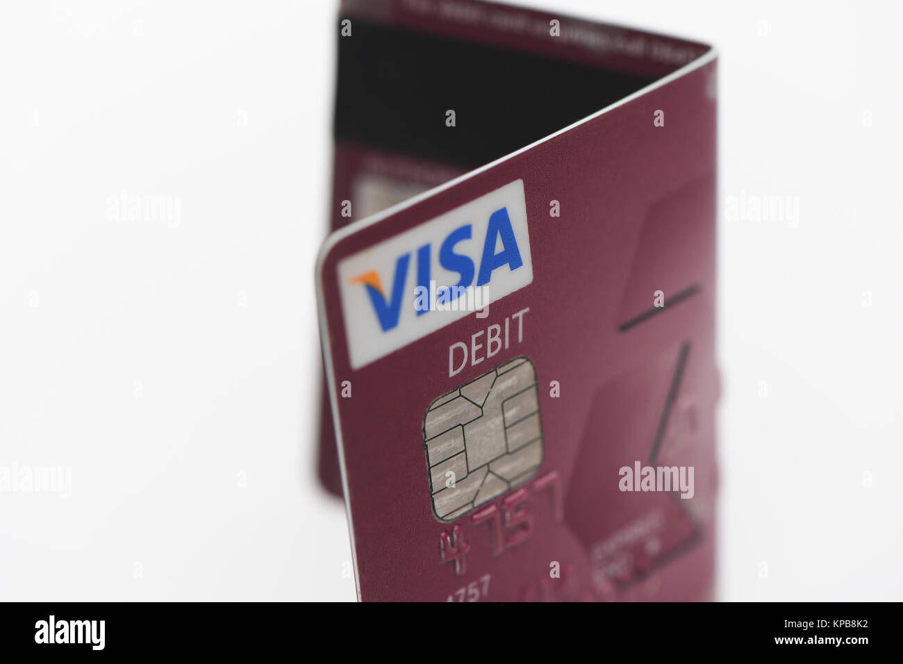 Eine gefaltete Visa debit card von Nat West auf weißem Hintergrund. Stockfoto