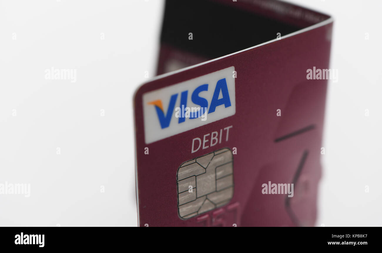 Eine gefaltete Visa debit card von Nat West auf weißem Hintergrund. Stockfoto