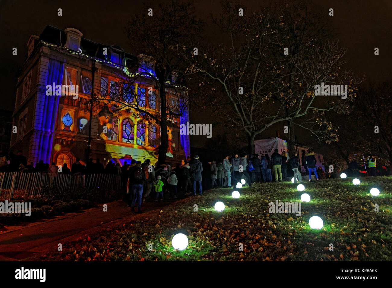 LYON, Frankreich, 7. Dezember 2017: Fest der Lichter in Lyon. Für vier Nächte auf einer Vielzahl von verschiedenen Künstlern, Gebäuden, Straßen, Plätzen ein Stockfoto