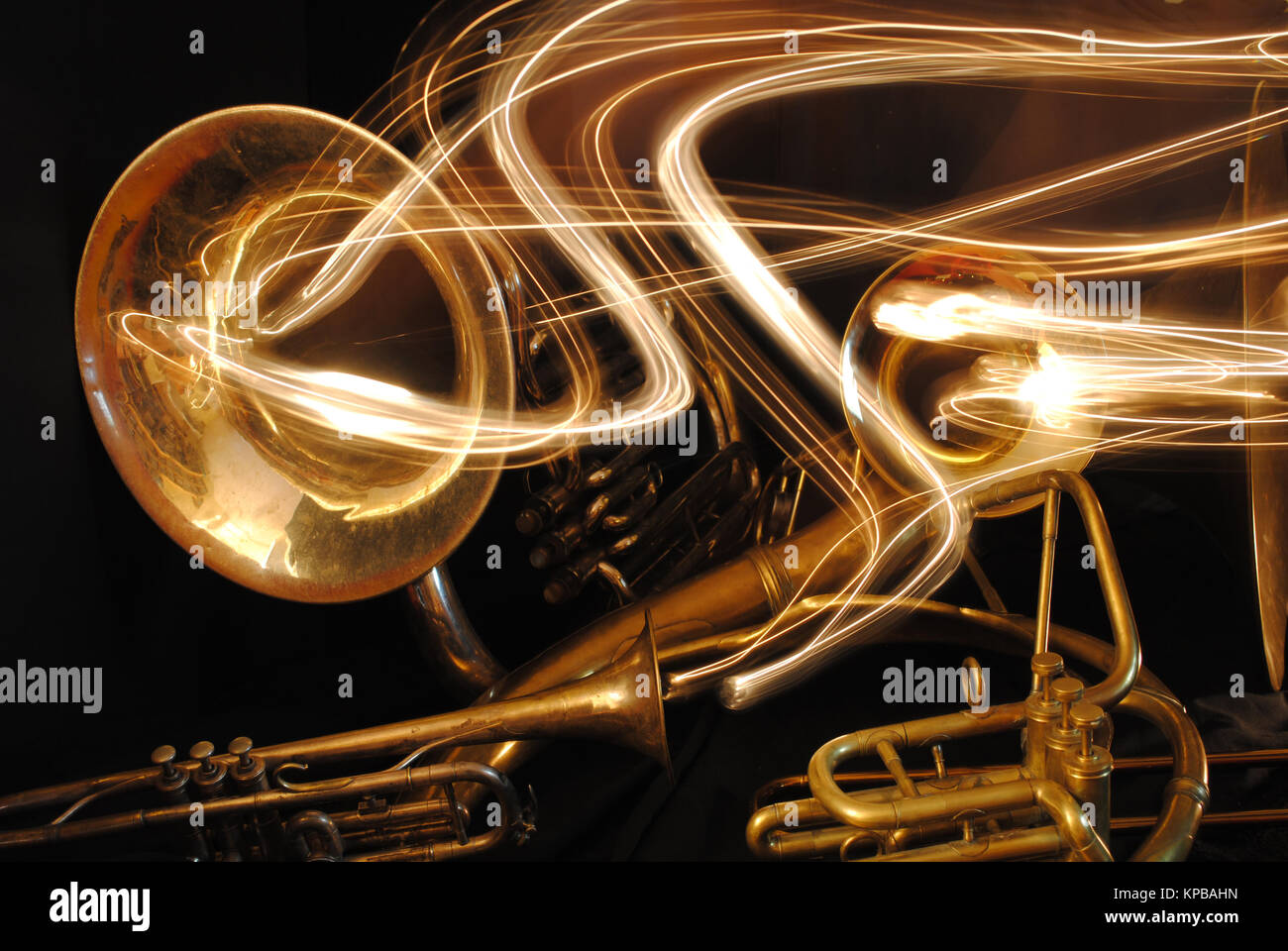 musikinstrumente aus messing stockfotos und bilder kaufen alamy