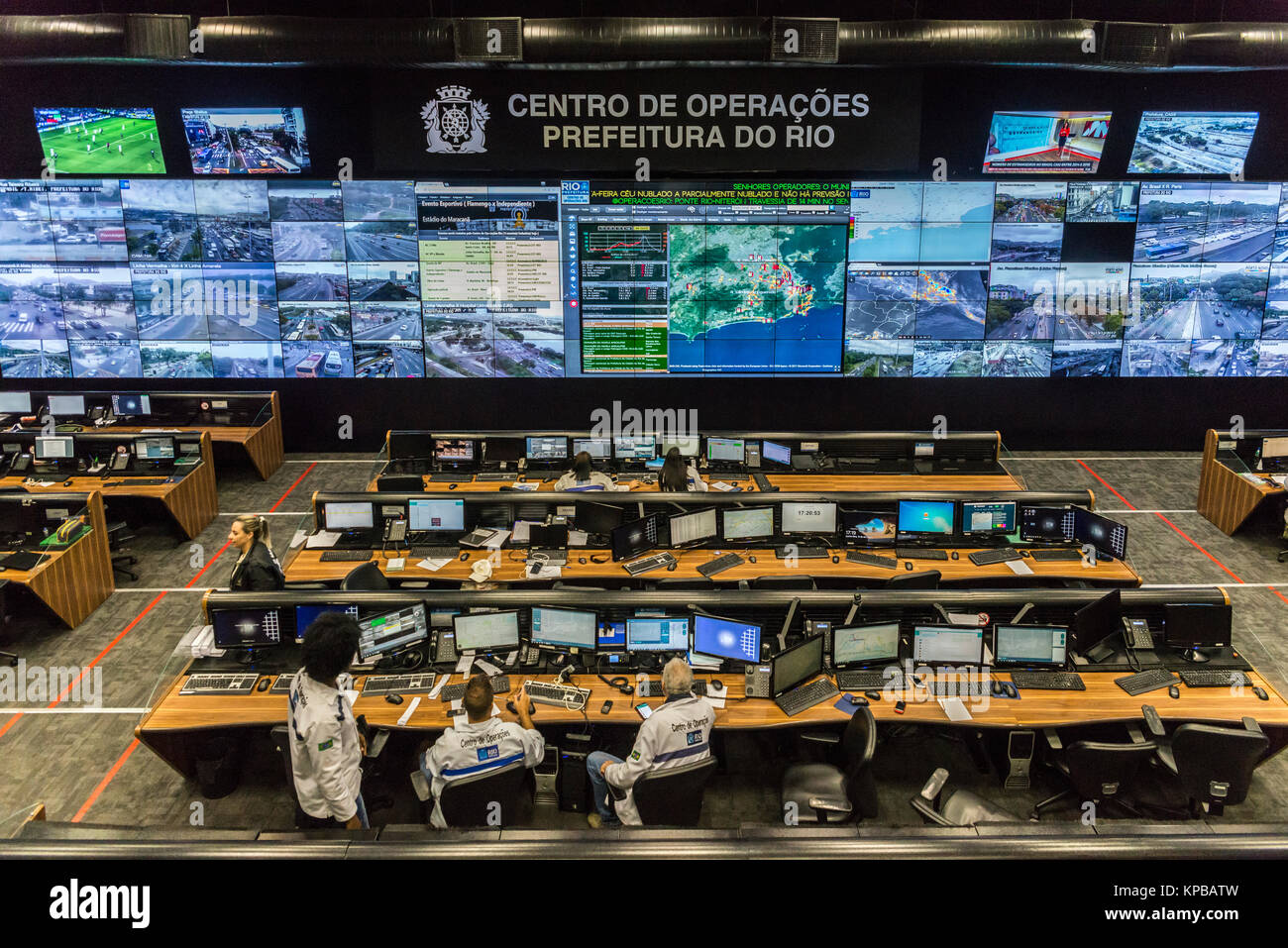 Schaltwarte für Operationen innerhalb der Stadt von Rio de Janeiro, das Sammeln von verschiedenen Daten von Wetterstationen, Verkehrsfluss Kamera Stockfoto