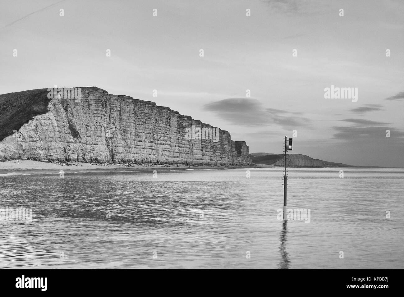 Sonnenuntergang in West Bay, Dorset, England. Das Gebiet ist Teil der Jurassic Coast, ein Weltkulturerbe. Stockfoto