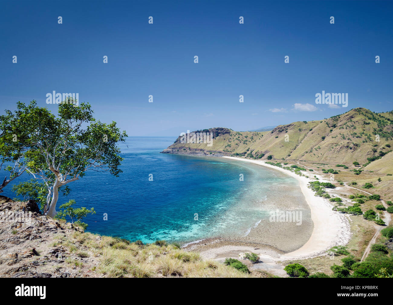 Küste und Strand in der Nähe von Dili in Ost Timor Leste von Cristo Rei Hill Monument Stockfoto