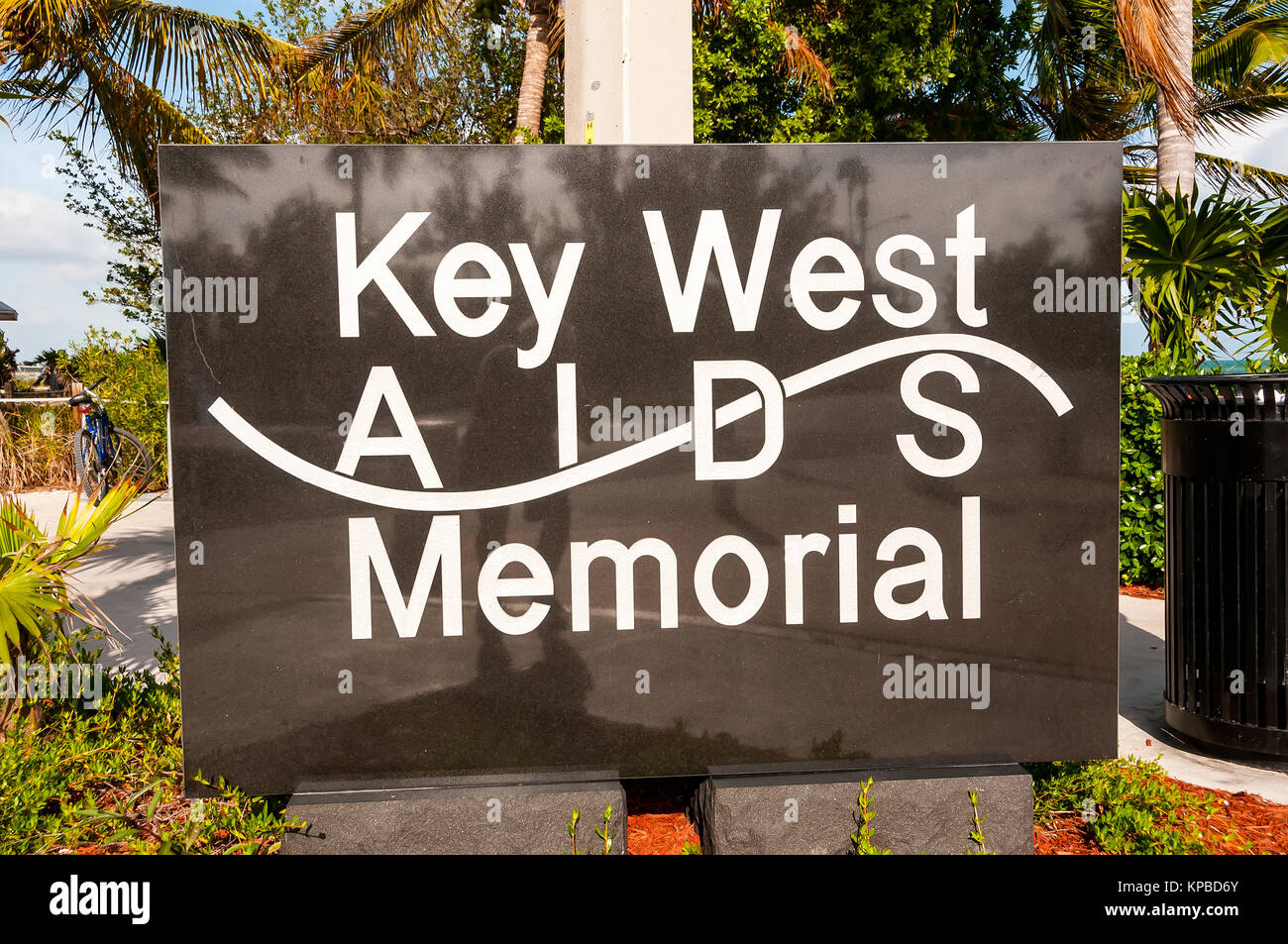 Der Key West Aids Memorial Zeichen an Higgs Memorial Beach, Key West, Florida Stockfoto
