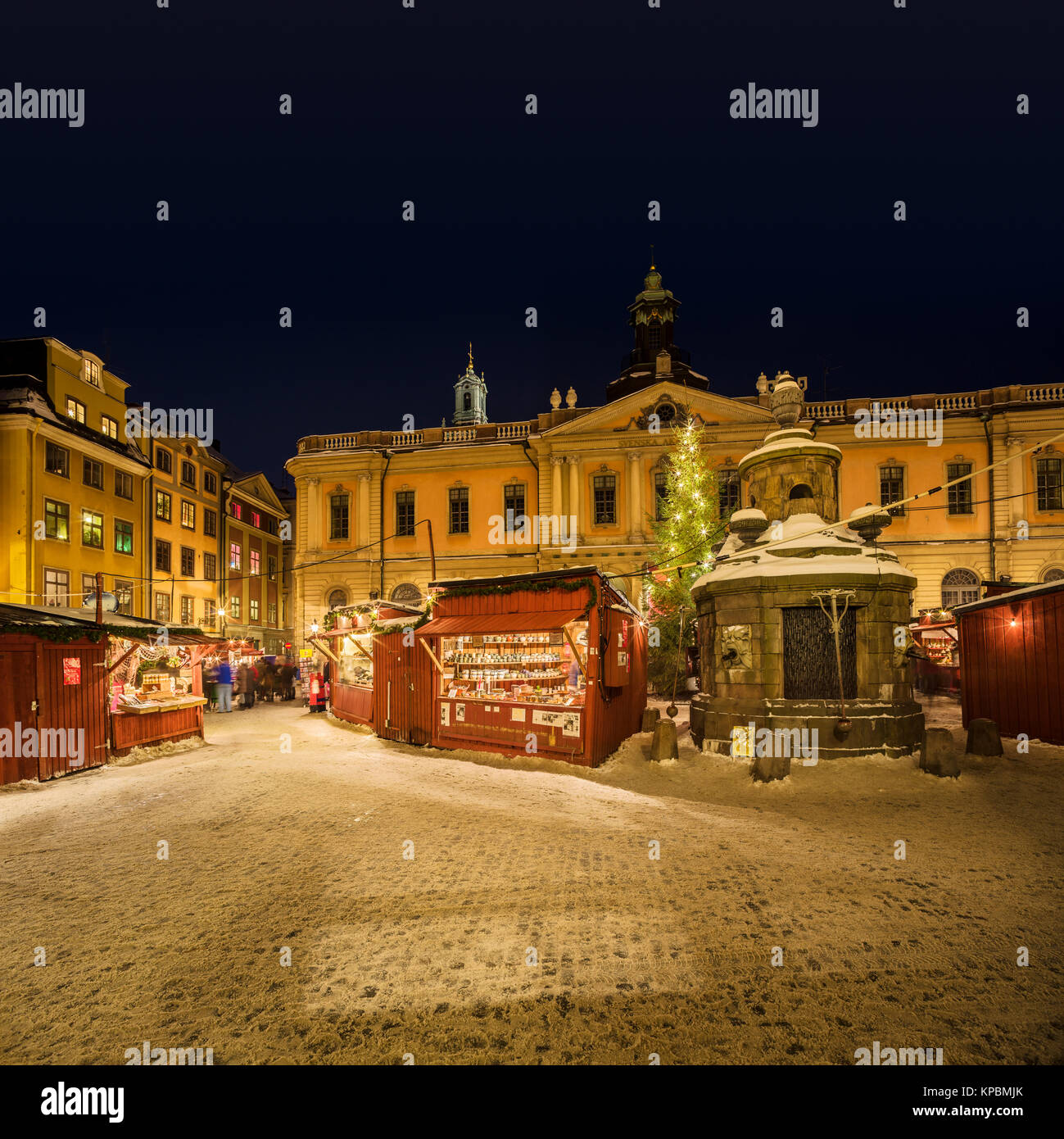 Kalte Winter Abend auf dem Weihnachtsmarkt auf dem Platz Stortorget in der Altstadt/Gamla Stan, Stockholm, Schweden, Skandinavien Stockfoto