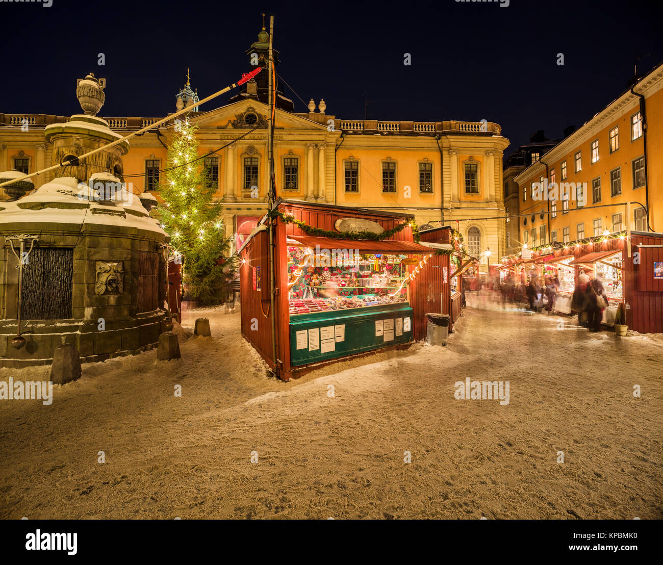Kalte Winter Abend auf dem Weihnachtsmarkt auf dem Platz Stortorget in der Altstadt/Gamla Stan, Stockholm, Schweden, Skandinavien Stockfoto