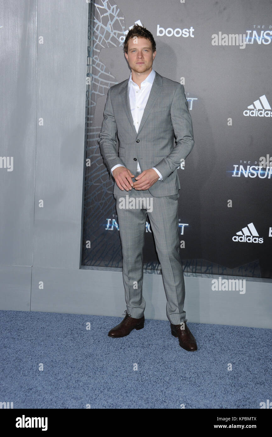 NEW YORK, NY - 16. März: Jonny Weston besucht die "Divergente Reihe: Aufständische" New York Premiere im Ziegfeld Theatre am 16. März 2015 in New York City People: Jonny Weston Stockfoto