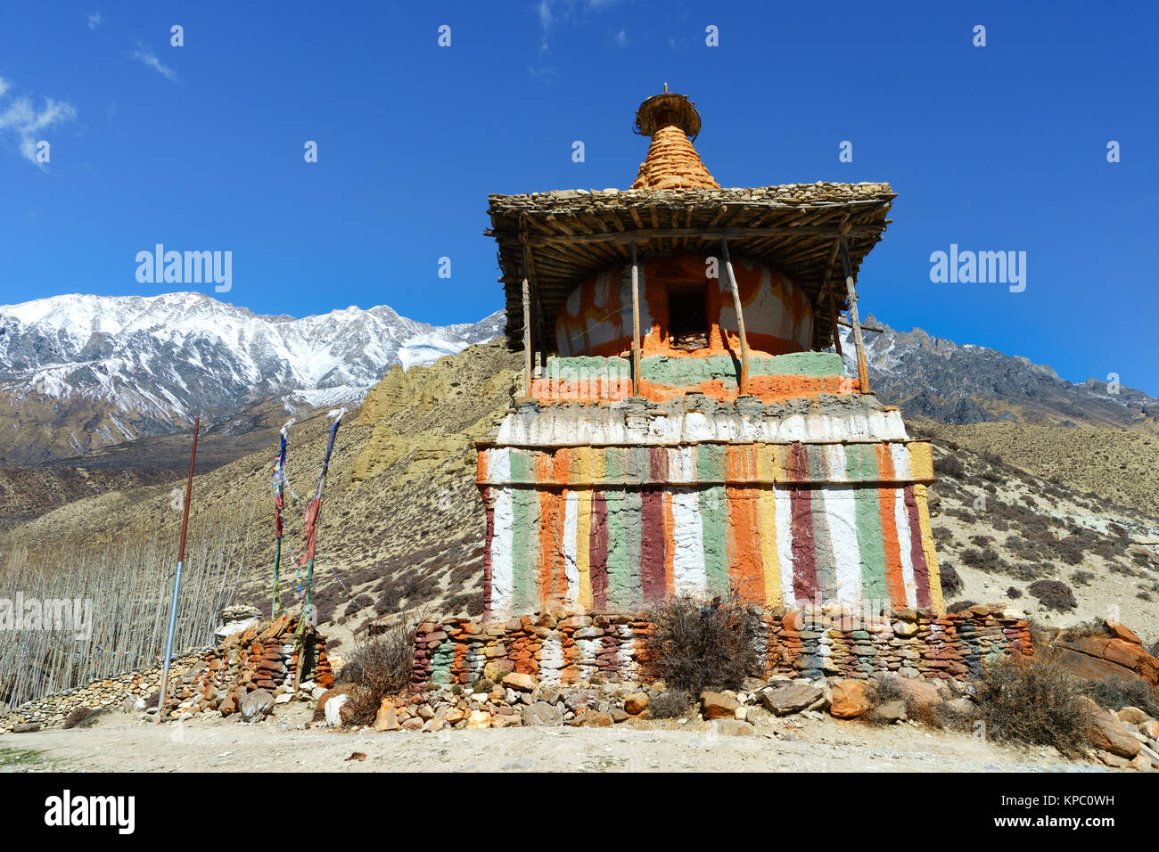 Buddhistische chorten neben Trail zwischen Geling und Ghami, Upper Mustang, Nepal. Stockfoto