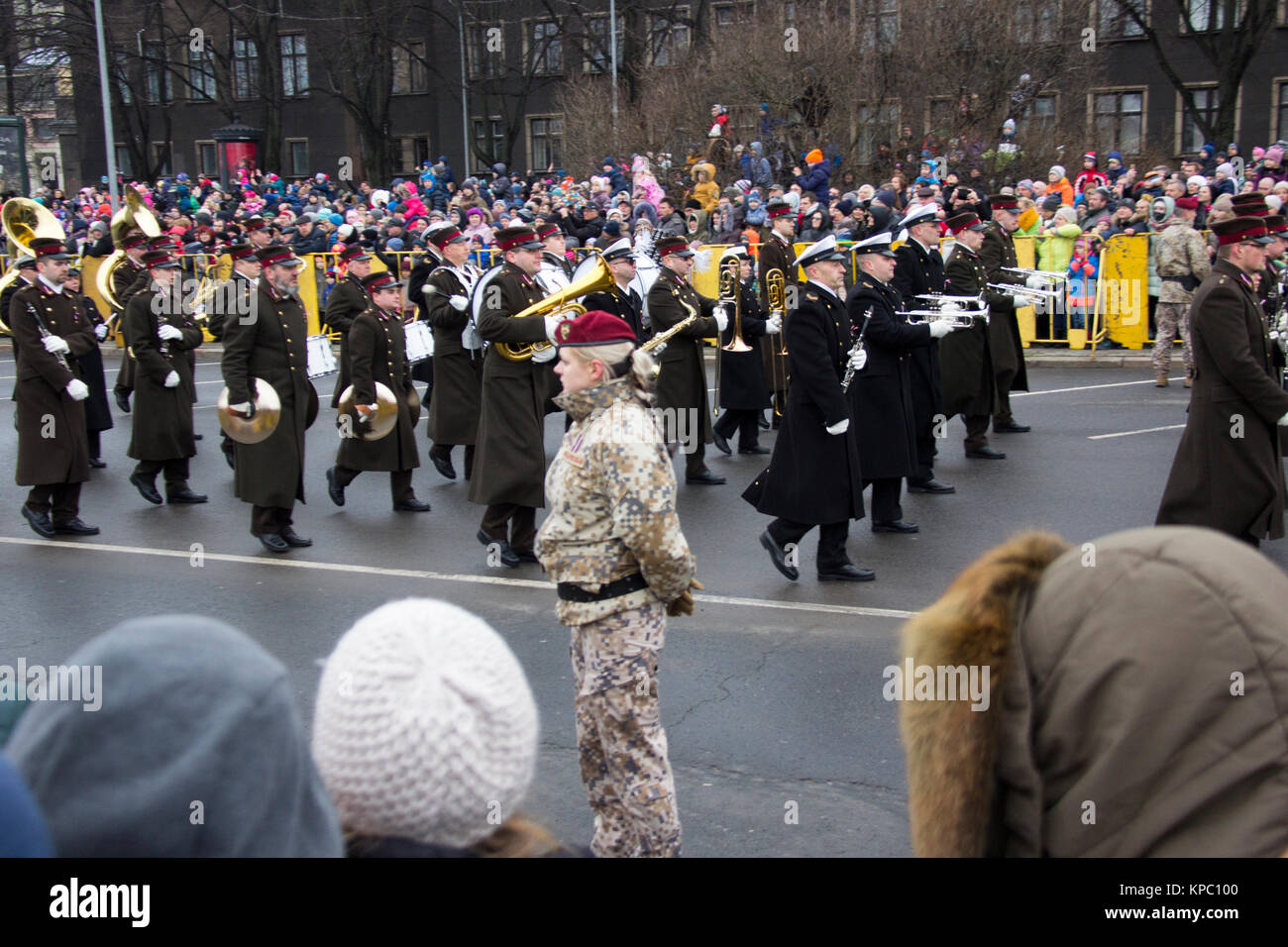 18. November 2017. Die Militärpolizei NATO-Soldaten bei der Militärparade in Riga, Lettland. Stockfoto