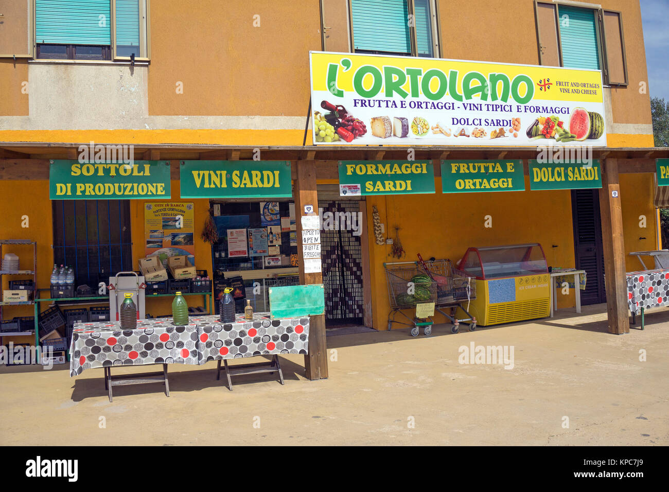 Shop mit lokalen Produkten schließen das Dorf Isola Rossa, Olbia-Tempio, Sardinien, Italien, Mittelmeer, Europa Stockfoto