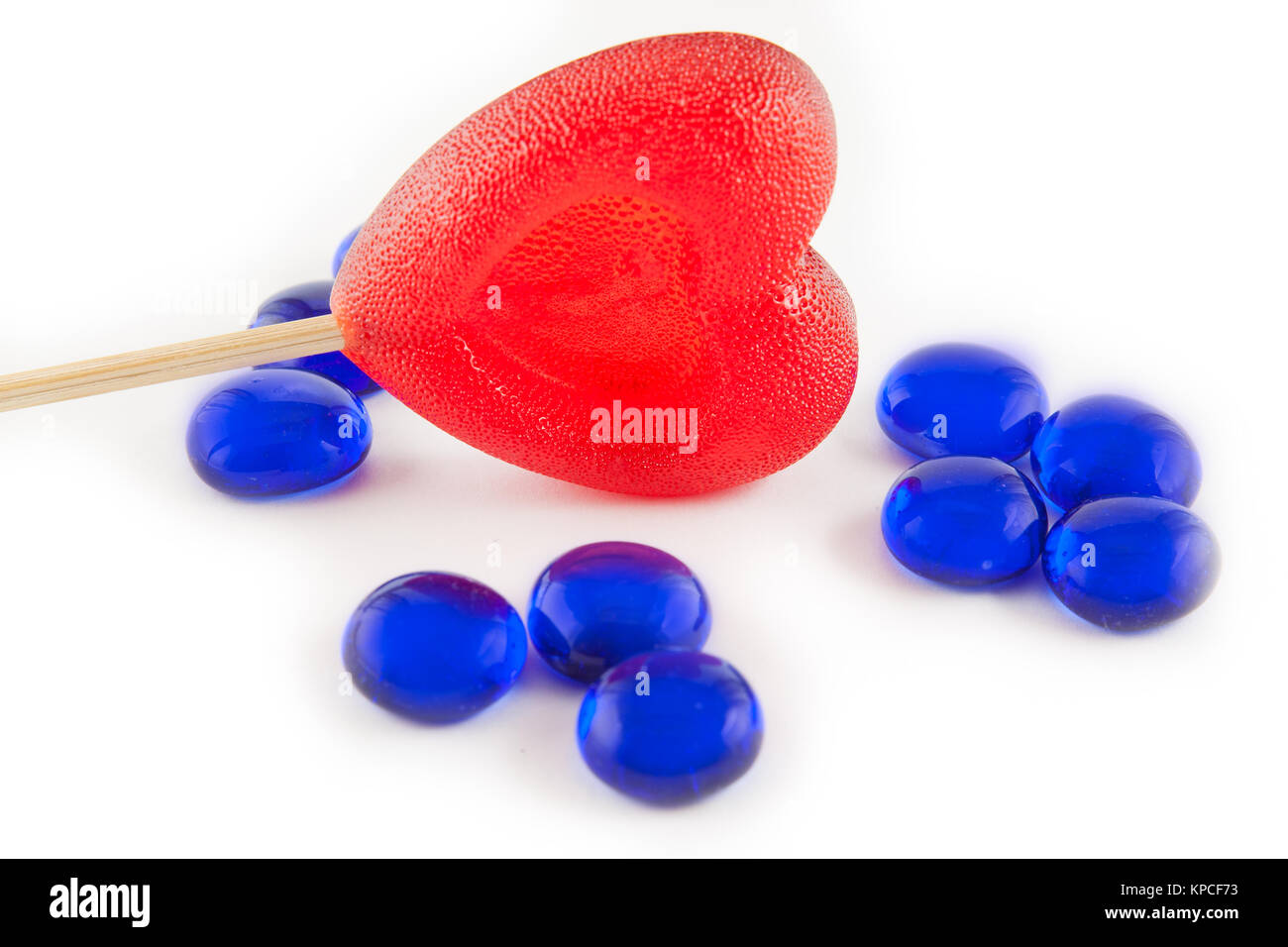 Valentinstag Konzept - herzförmige Lolly Pop auf Holz Hintergrund, kopieren Raum Stockfoto