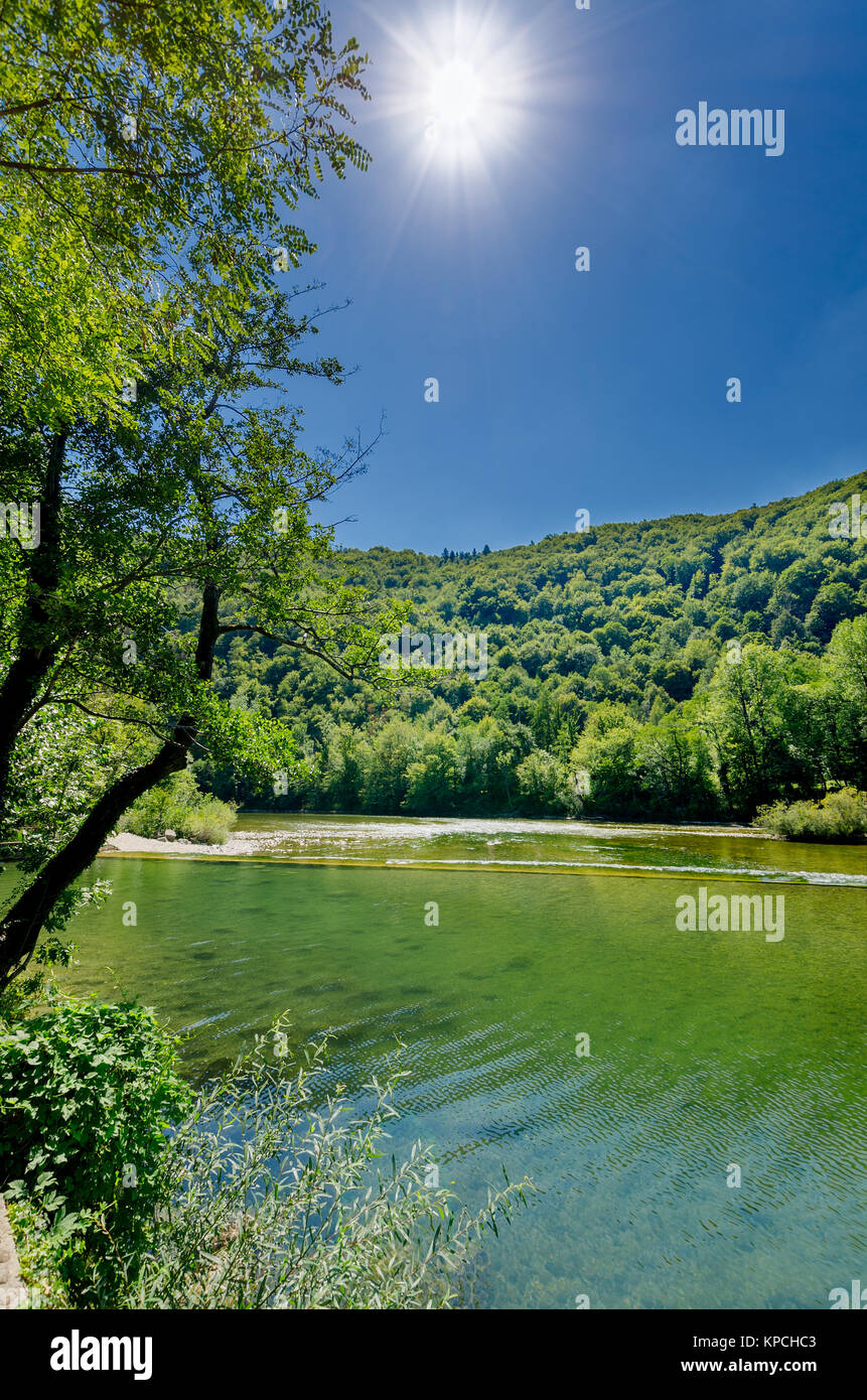 Kolpa (Slowenisch) oder Kupa (kroatisch) Fluss in Prelesje, Bela Krajina (Weiß Krain) Region, Slowenien, Europa. Stockfoto