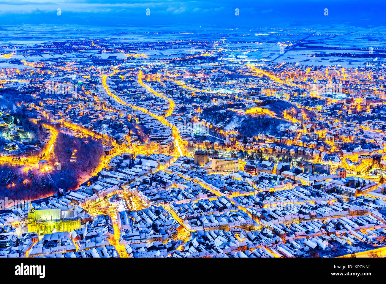 Brasov, Rumänien. Luftaufnahme von der Altstadt während Weihnachten Stockfoto