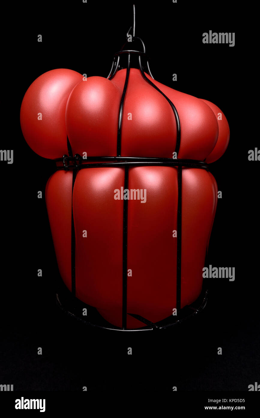 Ballon aufgeblasen in einem Käfig Stockfoto