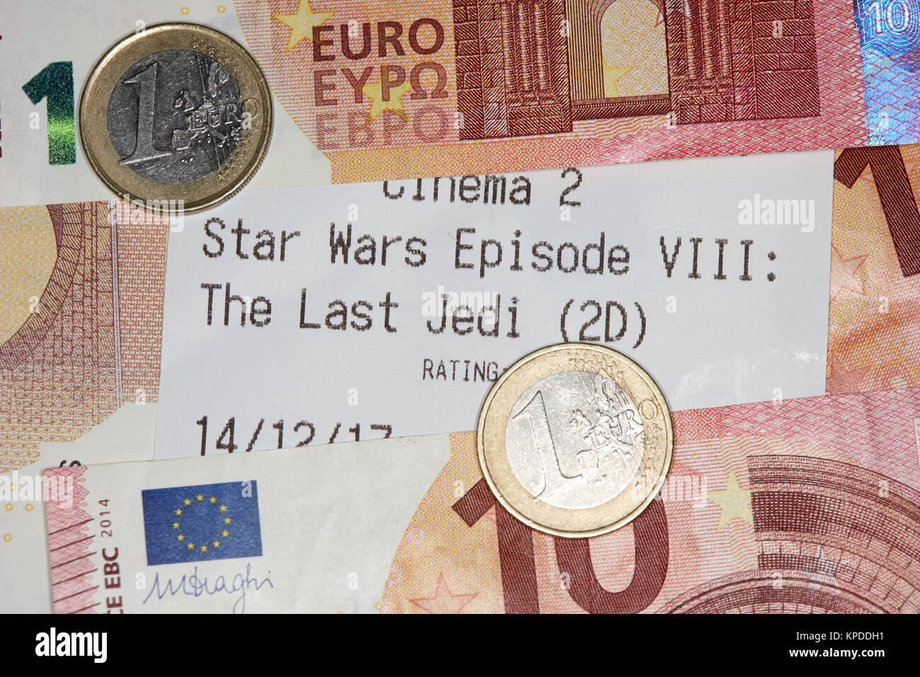Öffnung Tag Kino Ticket für Star Wars Episode VIII Die letzten Jedi mit Euro cash Stockfoto