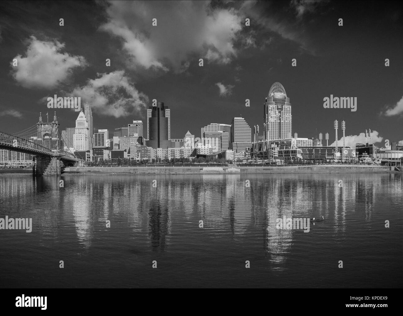 Die Stadt von Cincinnati, Ohio USA auf einem hellen, sonnigen Tag. Stockfoto