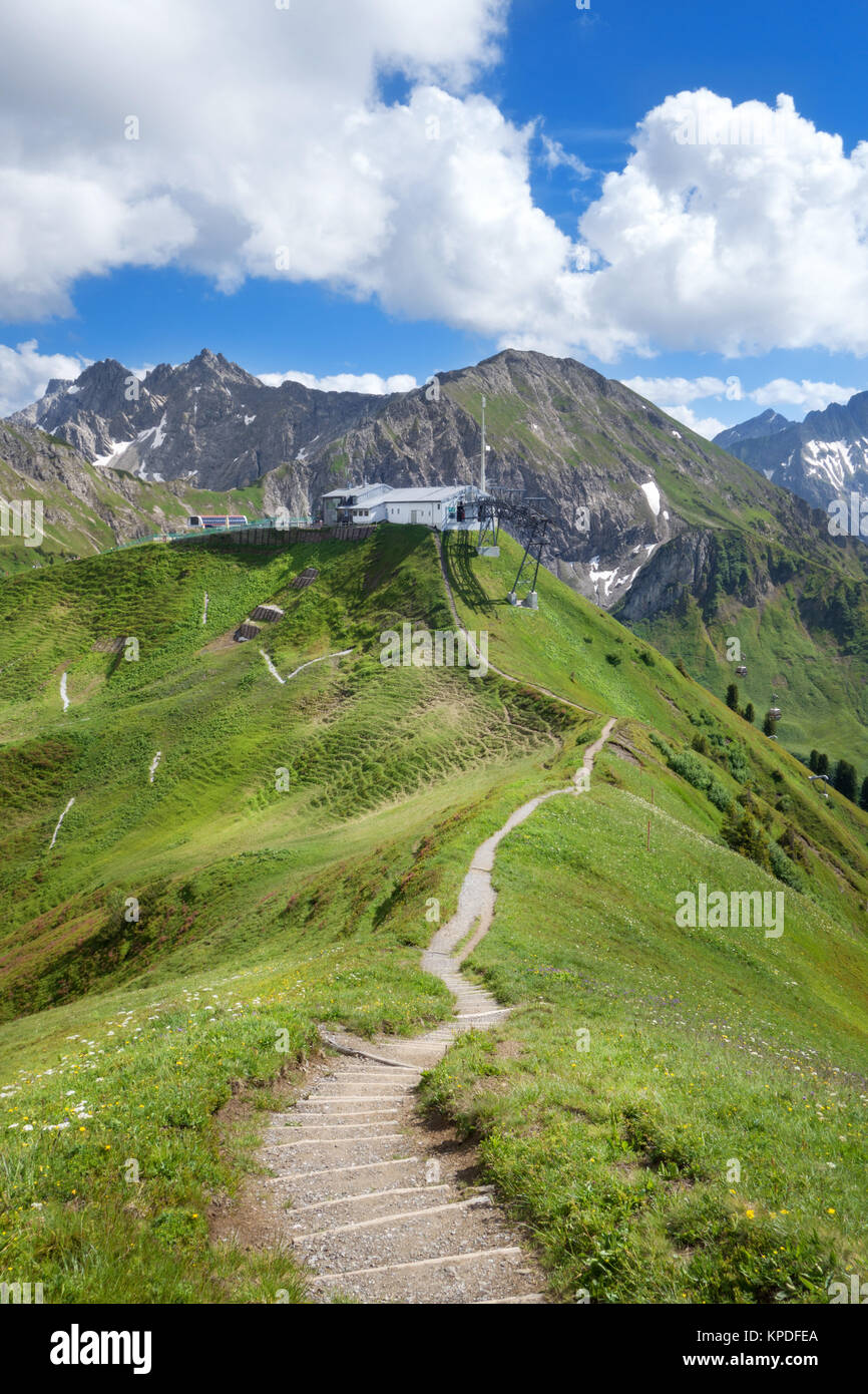 Wanderweg zur Bergstation der kanzelwandbahn in den Allgäuer Alpen Stockfoto