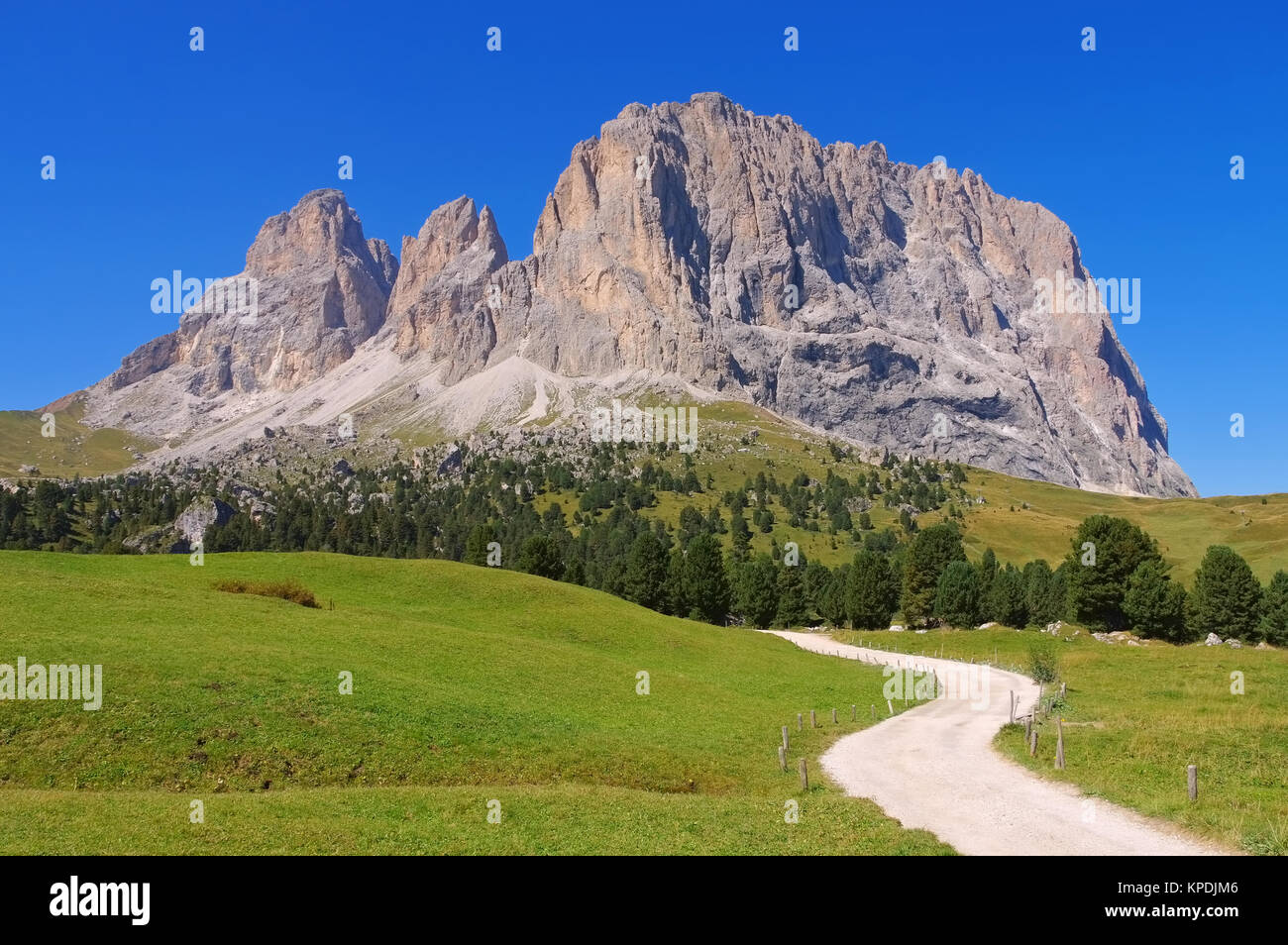 Langkofel und Plattkofel in den Dolomiten - Berge Langkofel und Plattkofel in Dolomiten Stockfoto