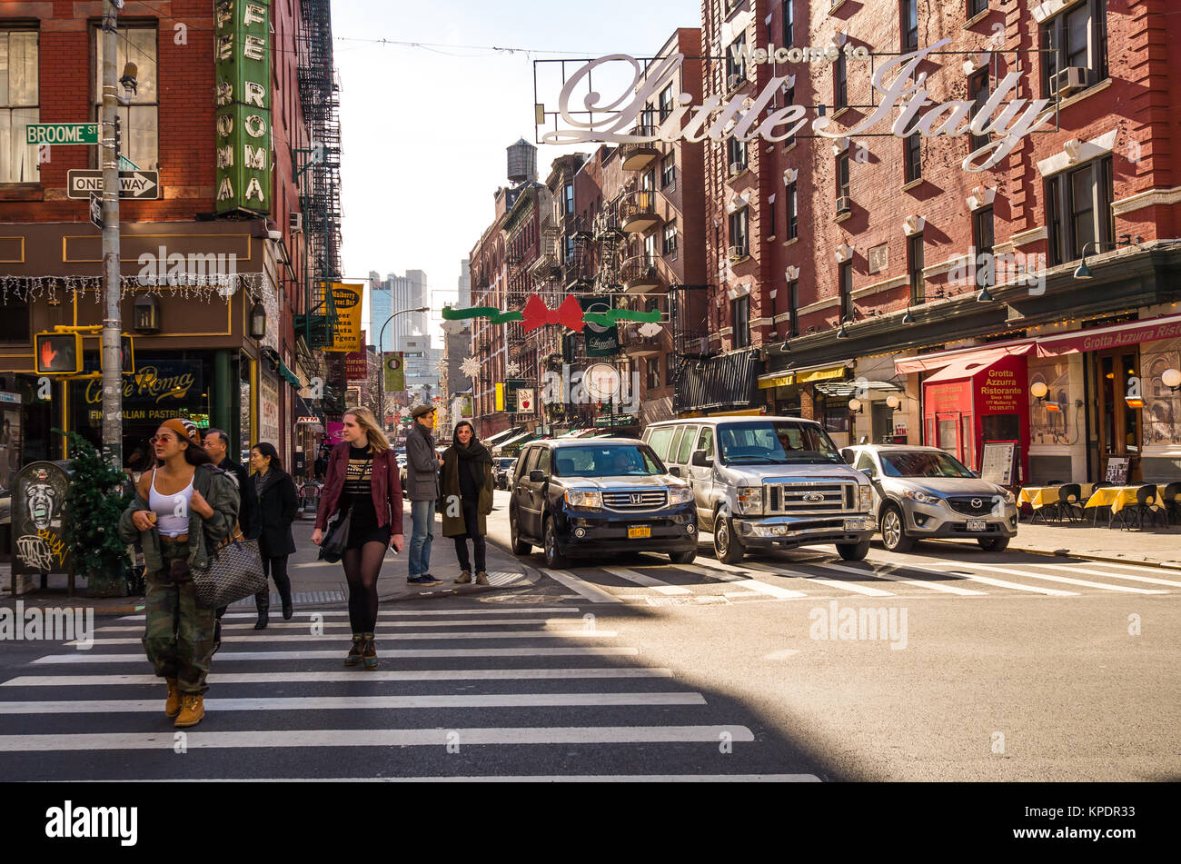 Little Italy in Mulberry Street Kreuzung mit Broome Street, Nolita, Manhattan, New York City Stockfoto