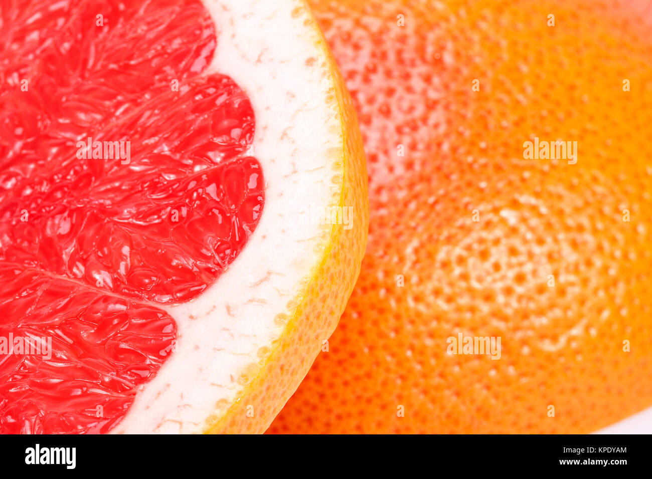 Die Hälfte der roten Früchte Grapefruit, Nahaufnahme Stockfoto