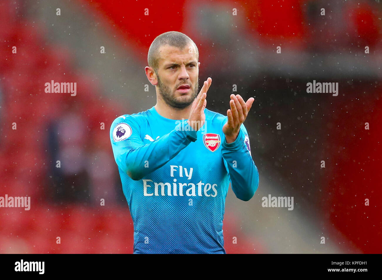 Von Arsenal Jack Wilshere begrüßt die Fans nach dem Abpfiff Stockfoto