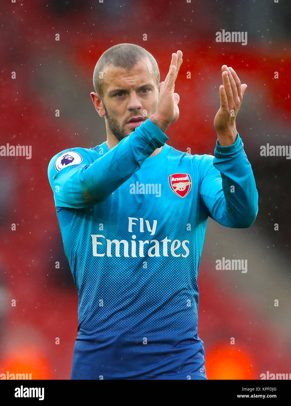 Von Arsenal Jack Wilshere begrüßt die Fans nach dem Abpfiff Stockfoto