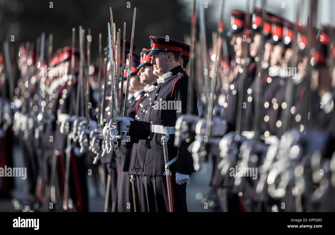 Officer Kadetten während des Souveränen Parade in Sandhurst, die von ehemaligen Officer cadet Prinz Harry geprüft wurde. Stockfoto