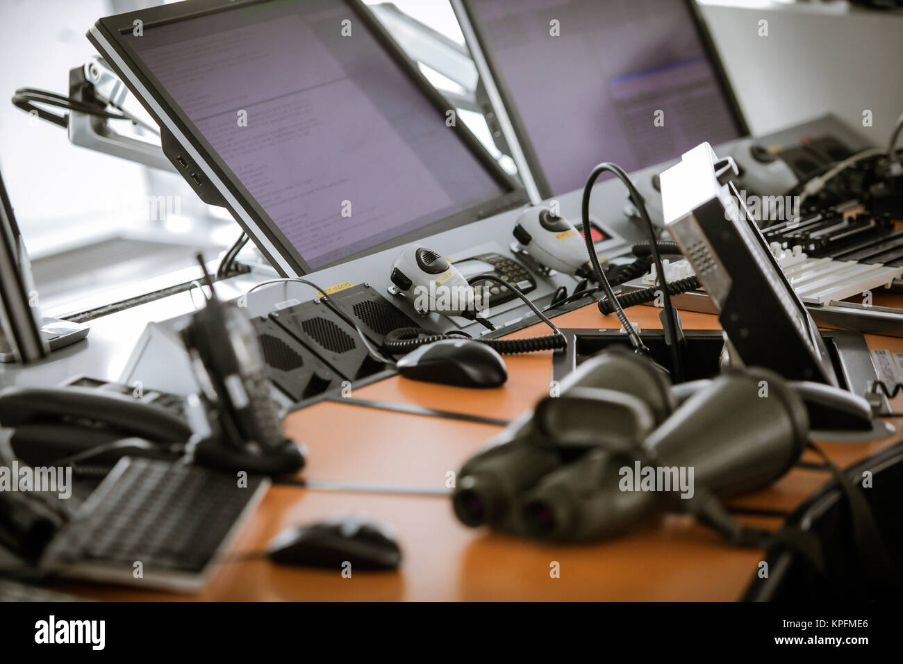 Flight Control Equipment in der Traffic Control Tower am Flughafen Stockfoto