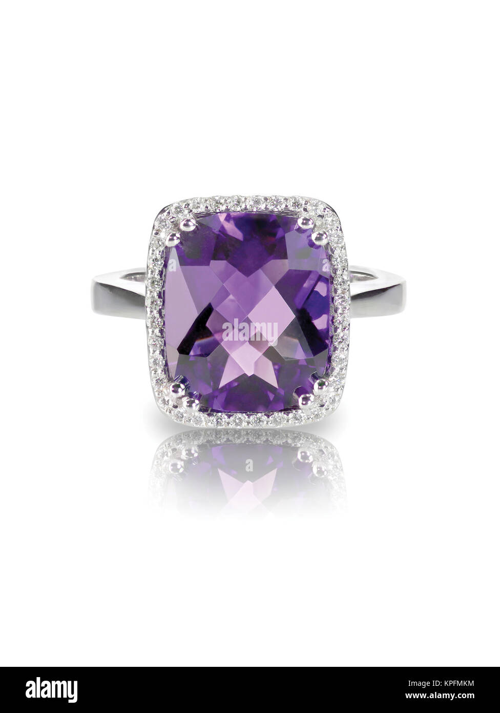 Großes Rechteck lila Amethyst cushion cut Diamond halo Mode Cocktail oder Verlobungsring. Stockfoto