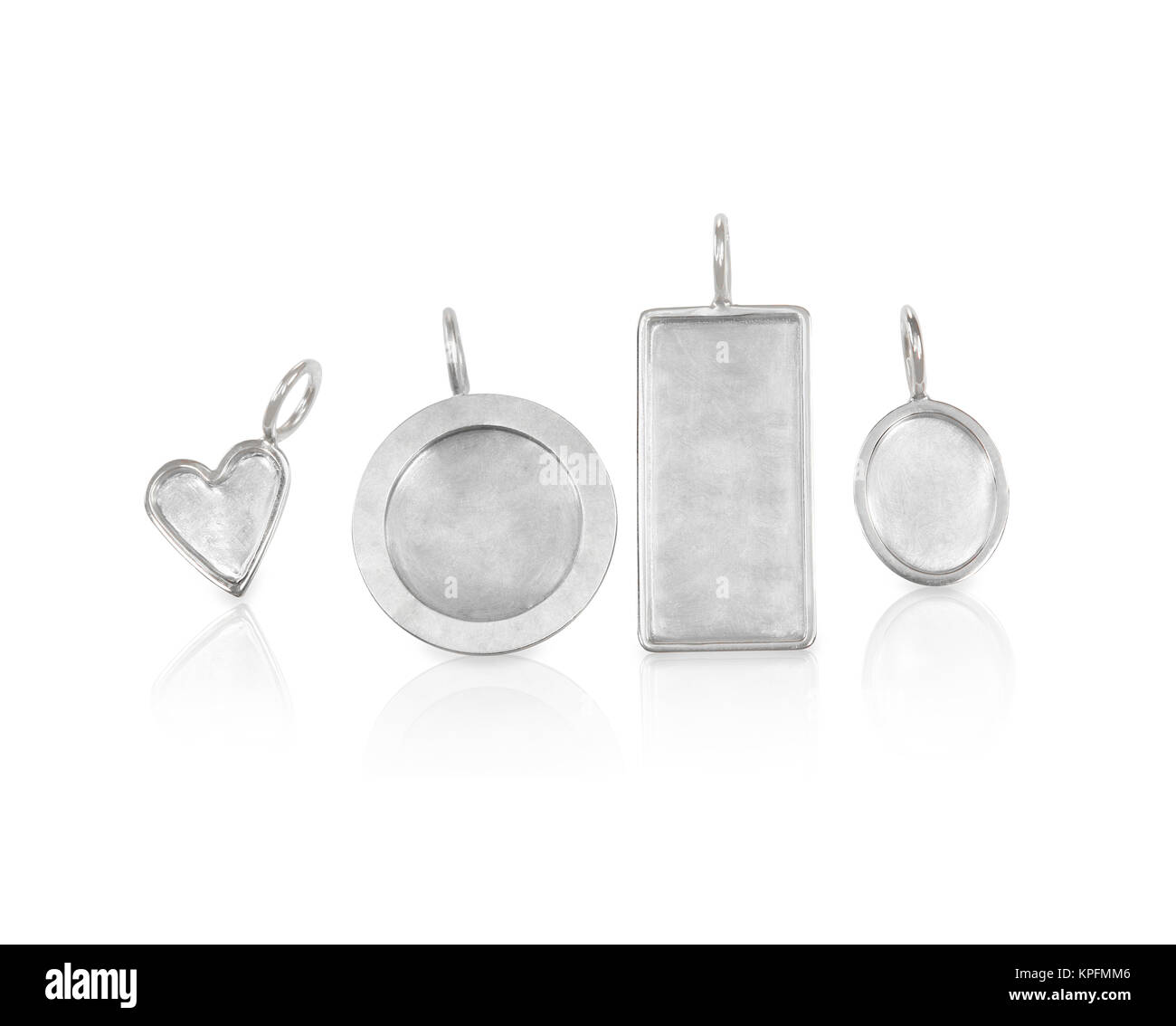 Sammlung von Silber Schmuck Halskette Charms in verschiedenen Formen und Größen Stockfoto