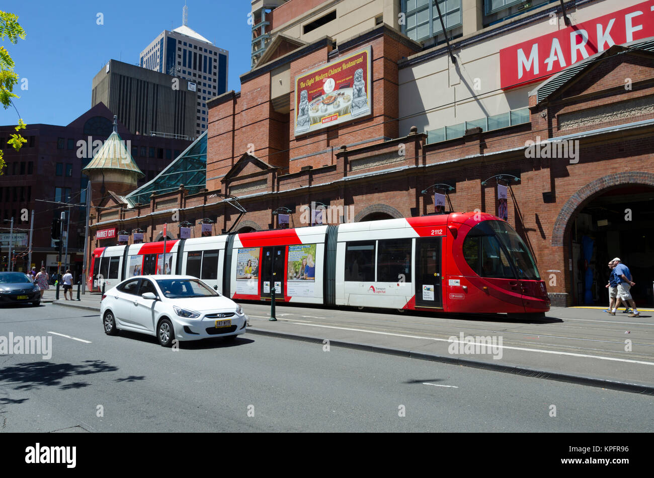 Light rail Straßenbahnwagen außerhalb Paddy's Market, Sydney, New South Wales, Australien Stockfoto