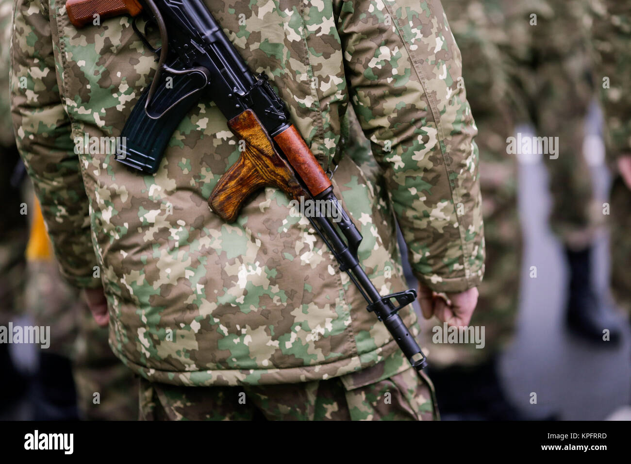 Armed soldiers take part at a military parade Stockfoto