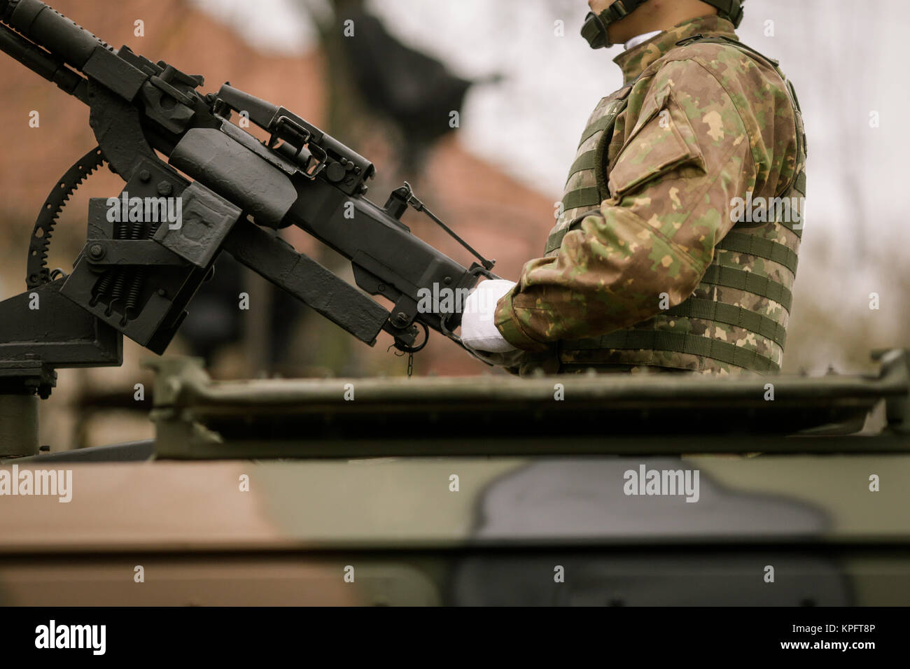 Bewaffnete Soldaten nehmen Sie teil an einer militärischen Parade Stockfoto