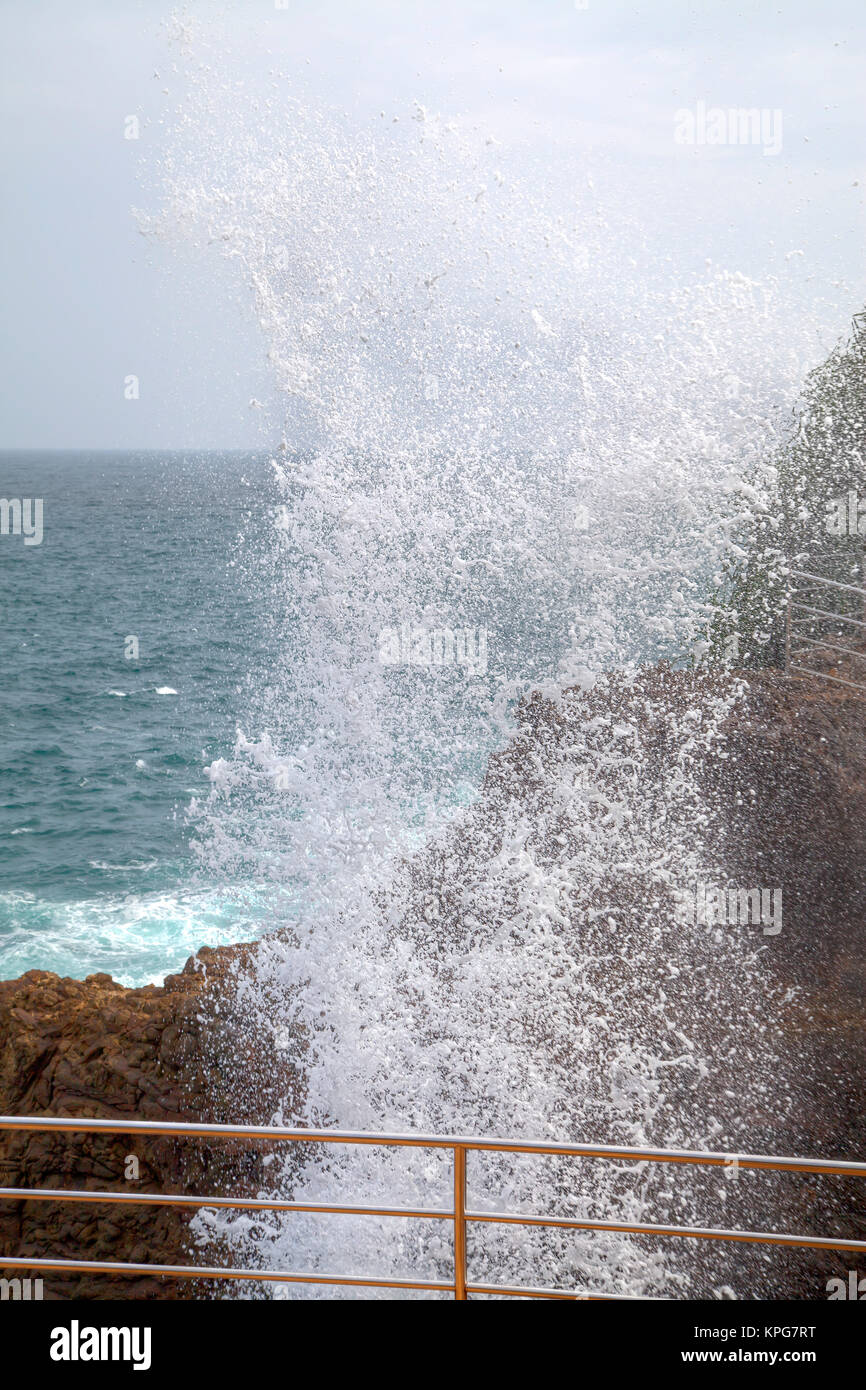 Die touristische Attraktion Blow Hole im Süden von Sri Lanka im Indischen Ozean Stockfoto