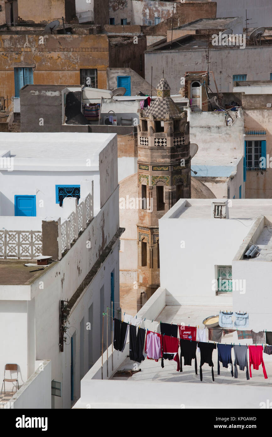 Tunesien, Tunesische Central Coast, Sousse, Erhöhte Ansicht der Zaouia Zakkak Minarett, 17. Jahrhundert, von der Ribat, 8. Stockfoto