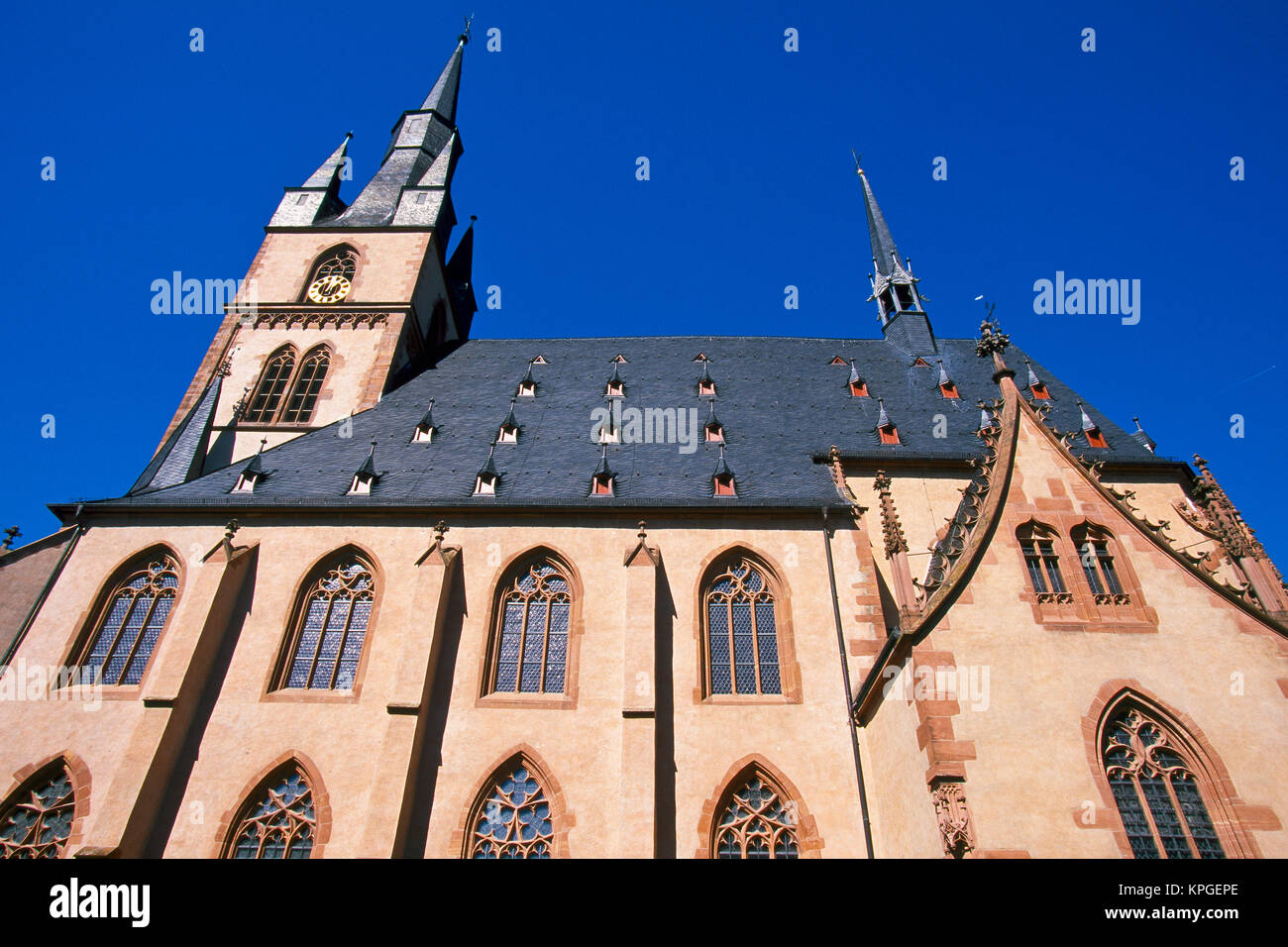 Deutschland, Mittelrhein, Kiedrich, Pfarrkirche St. Valentin (Valentinstag), ist eine prunkvolle Katholische Kirche. Stockfoto