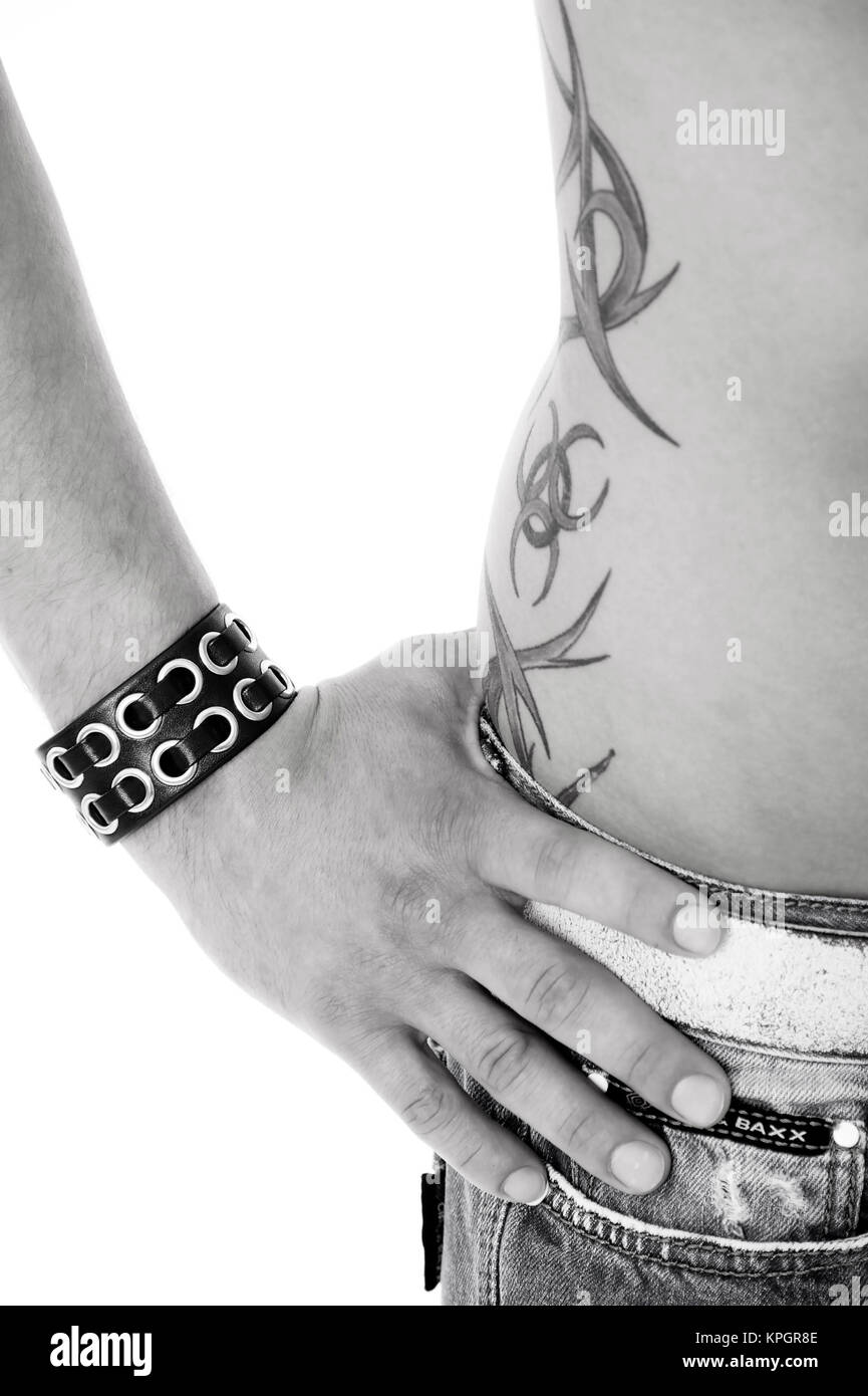 Model Release, T? Towierter Mann, Koerperdetail - Mann mit Tattoo im Detail Stockfoto