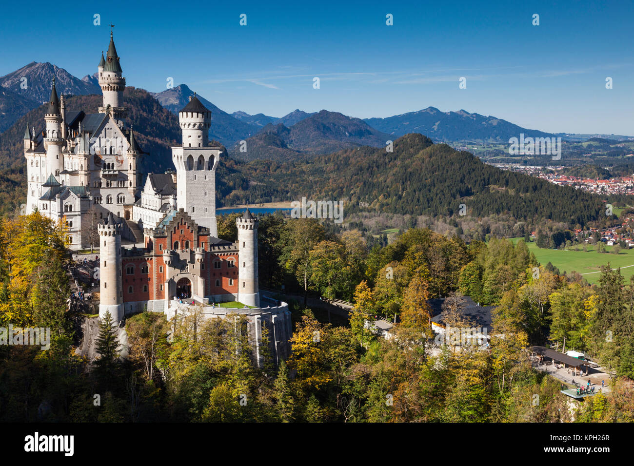 Deutschland, Bayern, Hohenschwangau, Schloss Neuschwanstein Castle, erhöhten Blick fallen Stockfoto