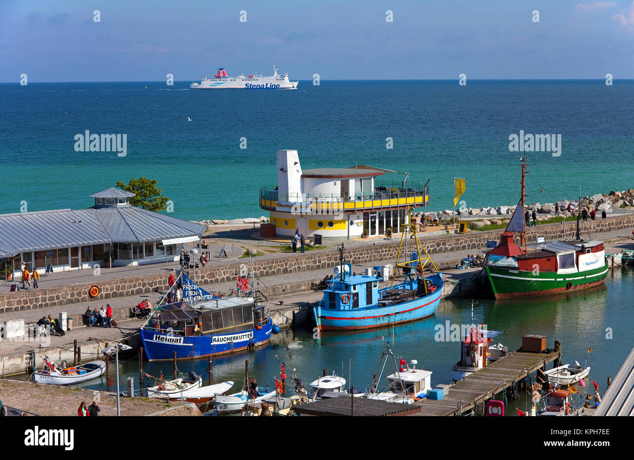 Hafen von Sassnitz Fähre am Meer, Insel Rügen, Mecklenburg-Vorpommern, Ostsee, Deutschland, Europa Stockfoto