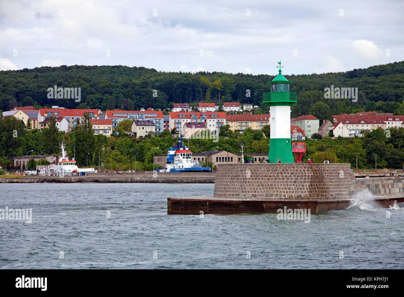 Kleiner Leuchtturm an der Hafeneinfahrt von Sassnitz, Rügen, Mecklenburg-Vorpommern, Ostsee, Deutschland, Europa Stockfoto