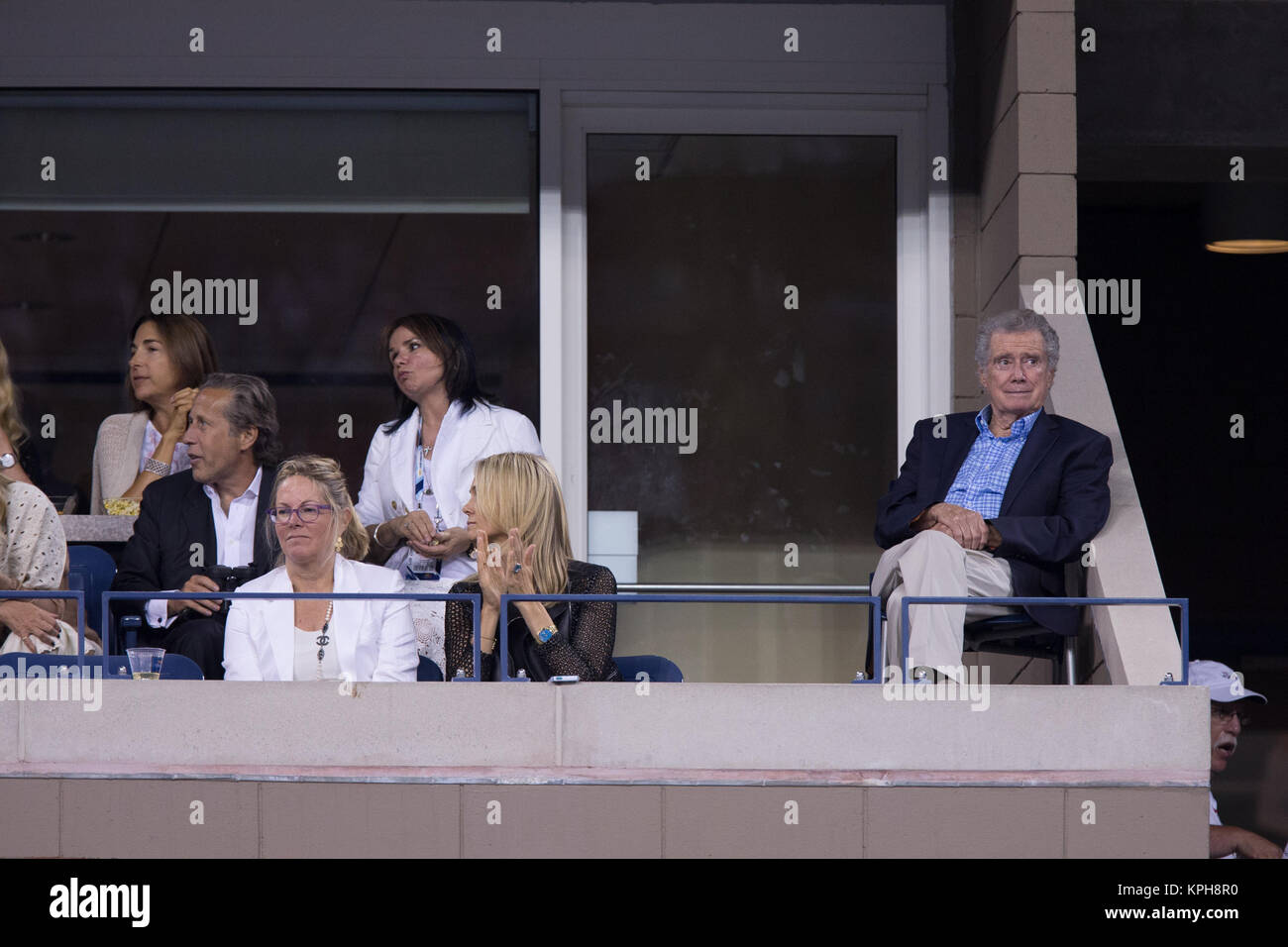 FLUSHING NY-SEPTEMBER 04: Regis Philbin, Tag elf der 2014 US Open am USTA Billie Jean King National Tennis Center am 4. September 2014 in der Nähe der Queens Borough von New York City People: Regis Philbin Stockfoto