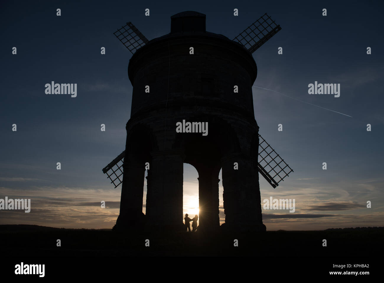 Chesterton, Warwickshire, Großbritannien. 26. November 2017. Sonnenuntergang an der Chesterton Windmill in Warwickshire. Stockfoto