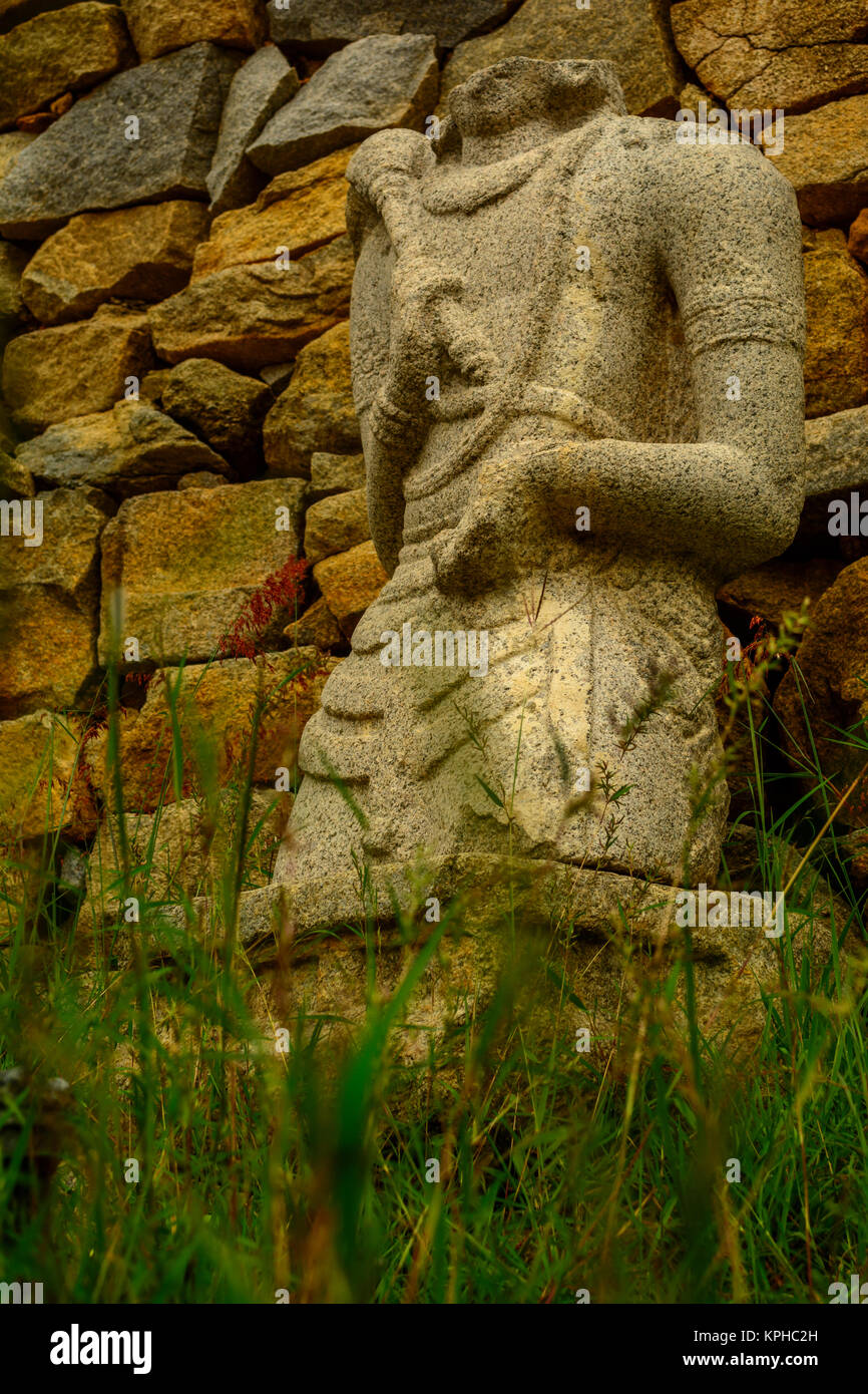 Enthauptet oder gebrochene Jain statue Shravanabelogala Stockfoto