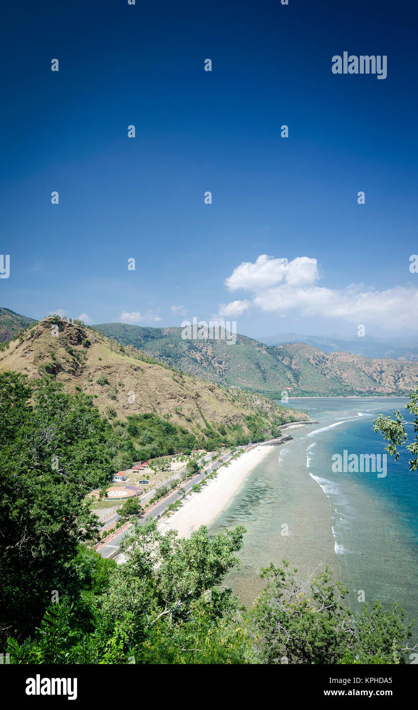 Küste und Strand in der Nähe von Dili in Ost Timor Leste von Cristo Rei Hill Monument Stockfoto